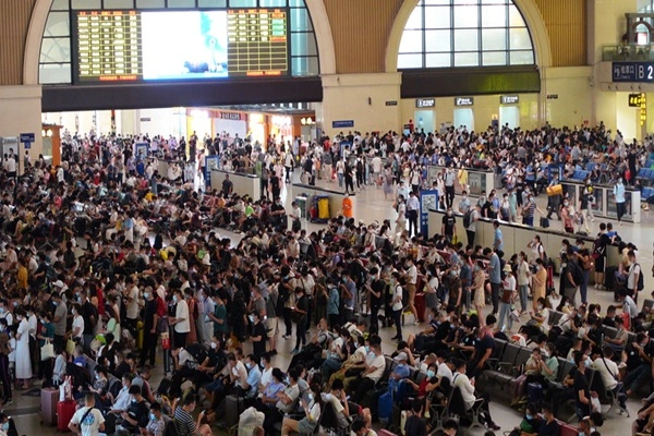Crowds surging at the high-speed rail station